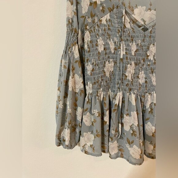 American Eagle light blue floral peplum top - Small - Picture 4 of 10